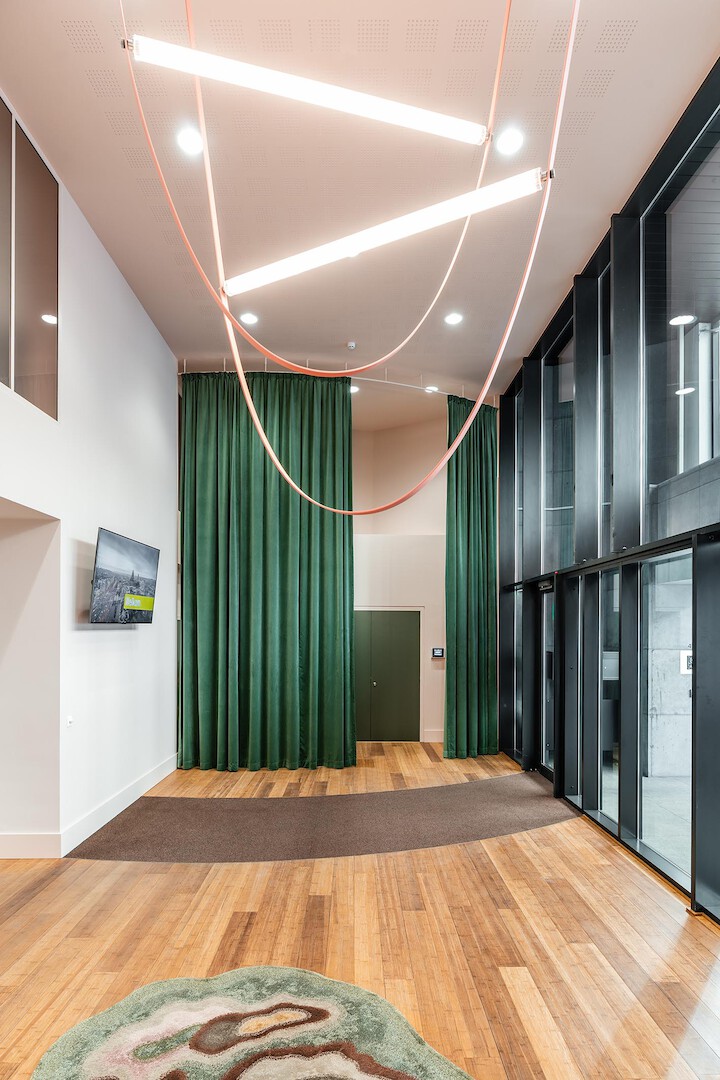 Interieurontwerp inkomzone van kantoorgebouw