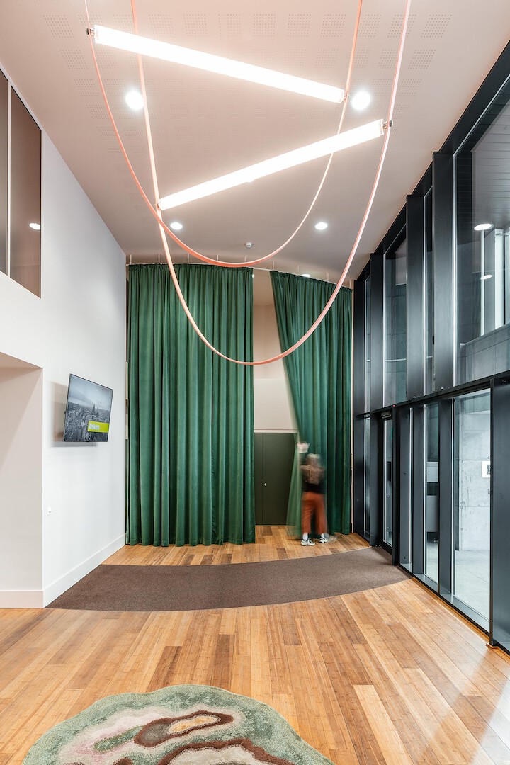Interieurontwerp inkomzone van kantoorgebouw