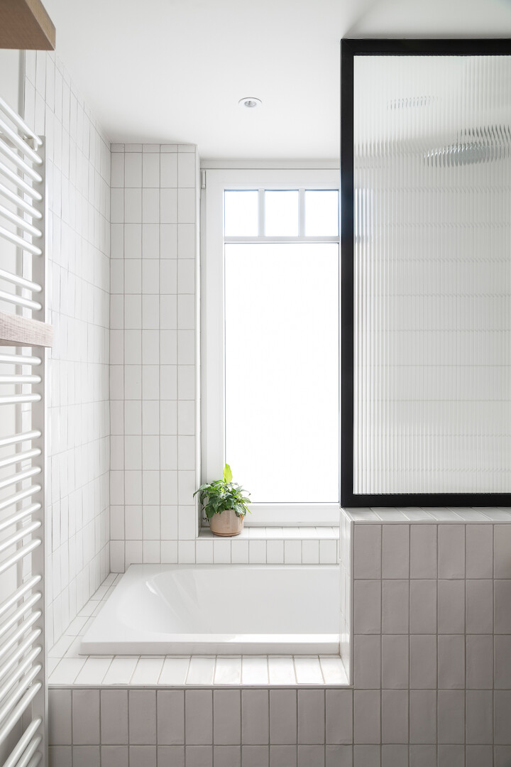 Transformatie van bureauruimte naar badkamer