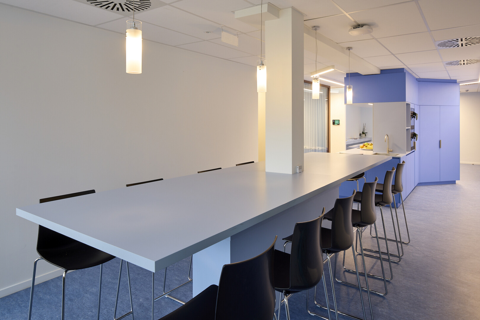 Circular interior renovation and office optimization in Antwerp