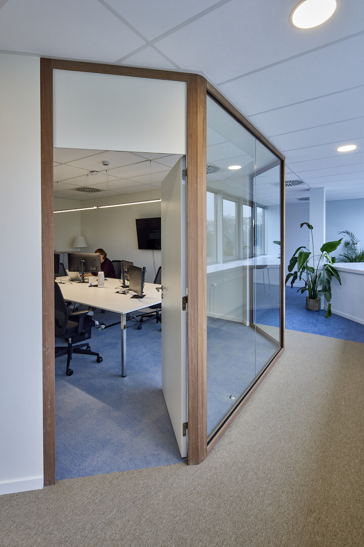 Circular interior renovation and office optimization in Antwerp