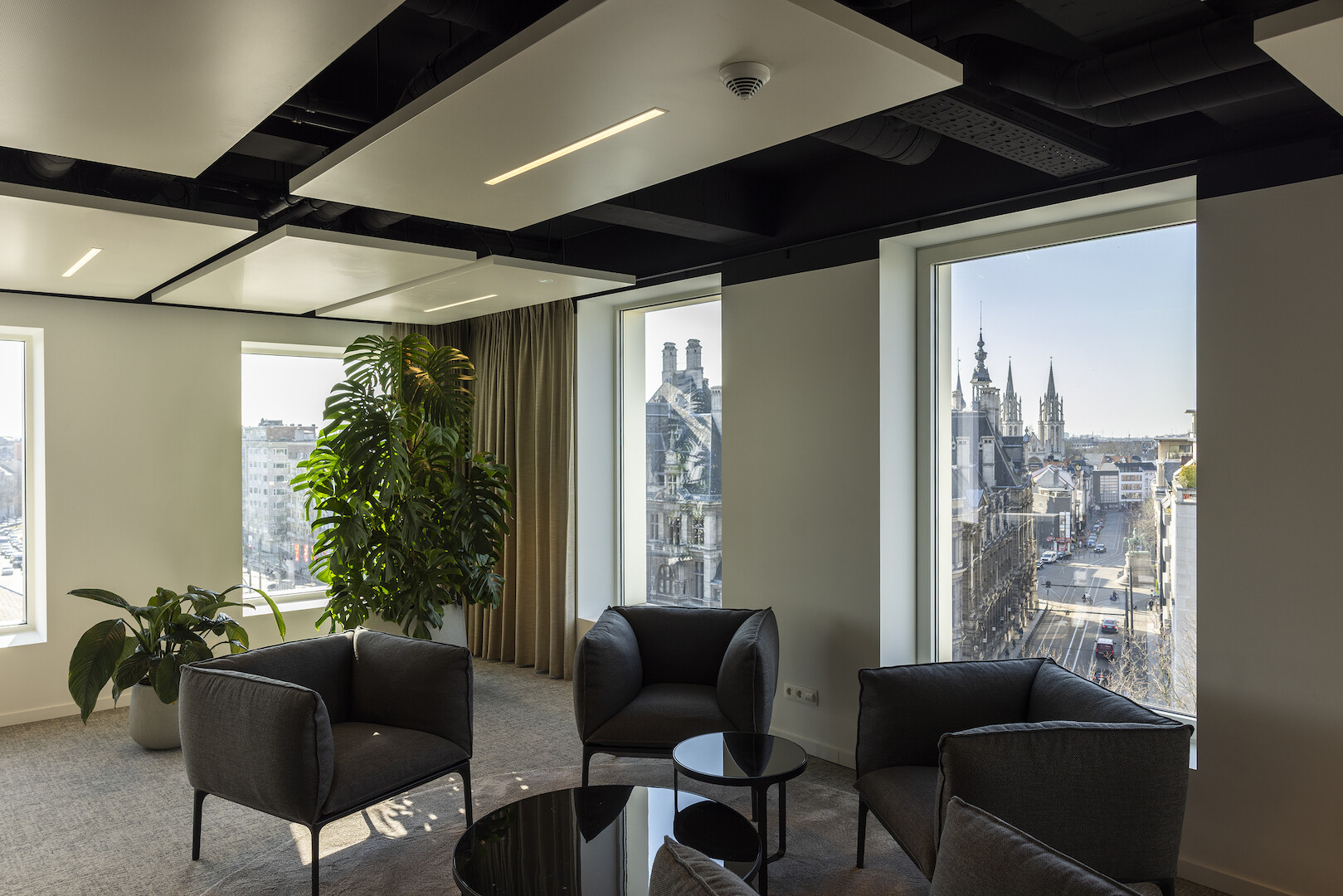 Gevelrenovatie met oog voor het ritme van de Antwerpse Leien